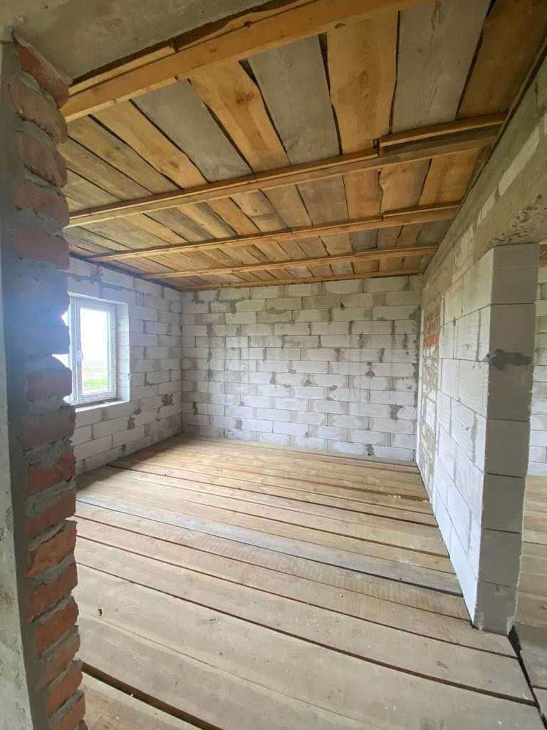Продається будинок, 2-х пов. з гаражем, в приміській зоні- ДЕШЕВО!!!