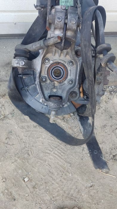 Zwrotnica kopyto piasta amortyzator lewy przód jeep Cherokee kl 3.2i