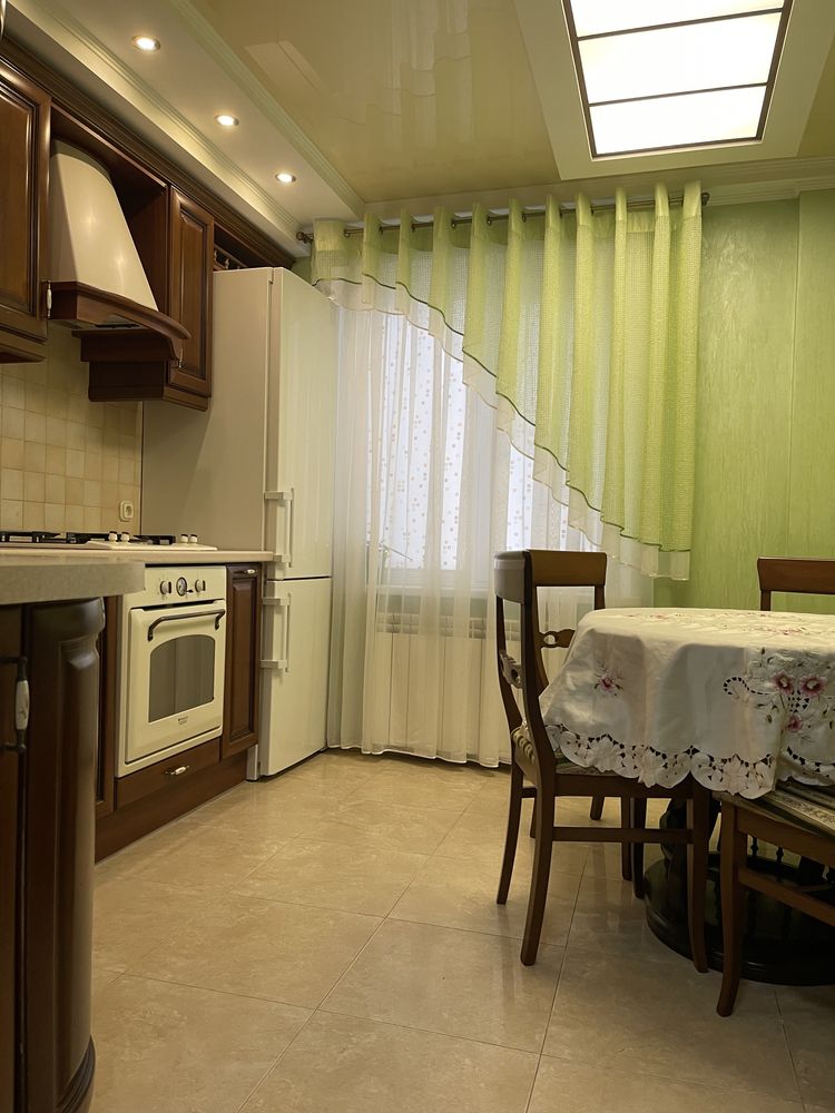 Продается 3-х комнатная квартира по ул. Адмирала Головко 9