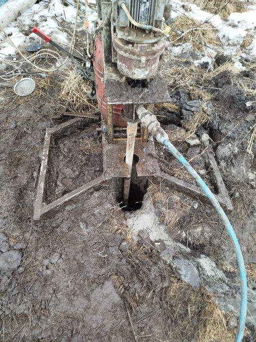 Буріння свердловин на воду (Скважин)