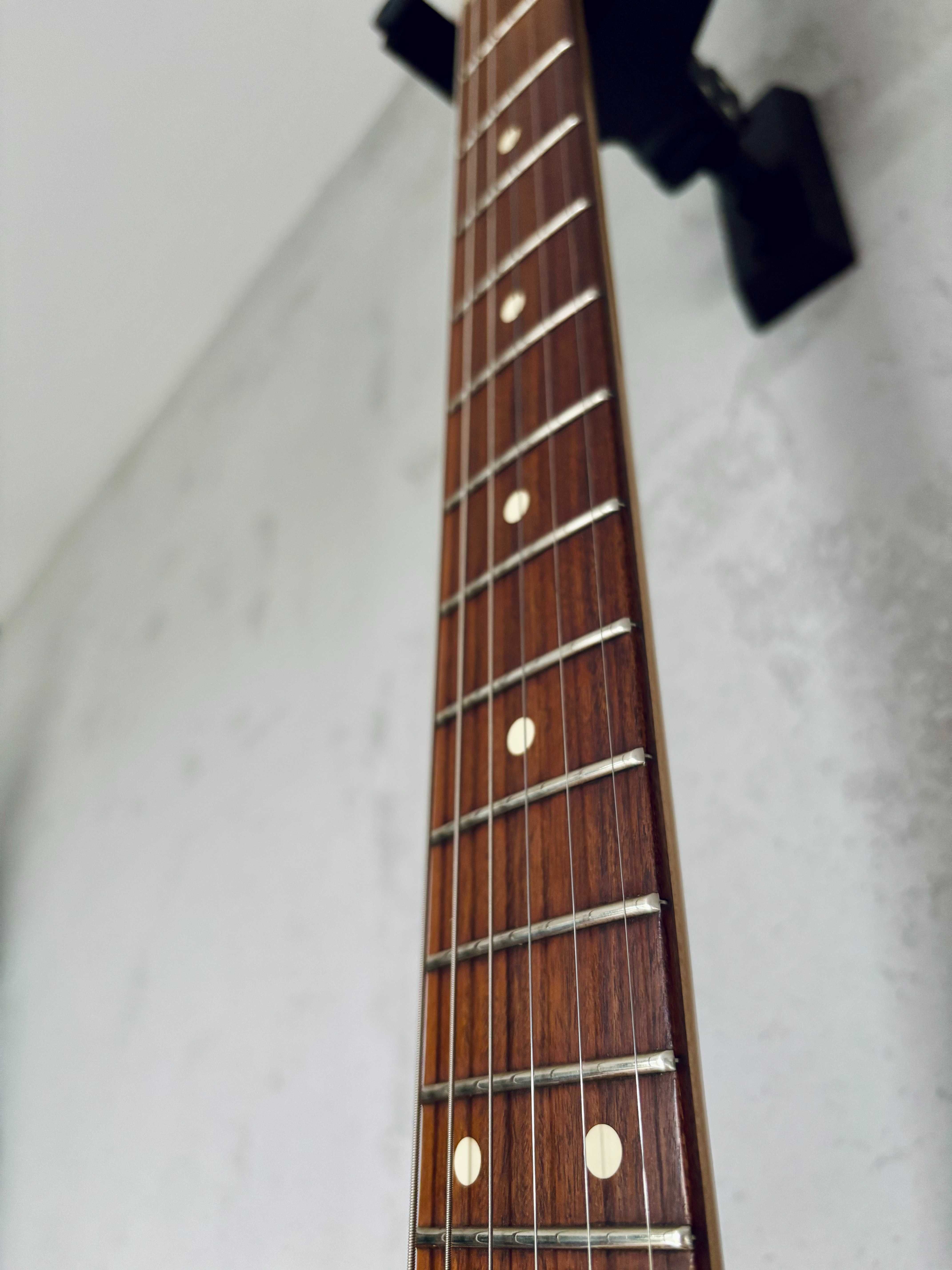 Fender Jazzmaster (CME Exclusive) MiM z pełnym Mastery Vibrato