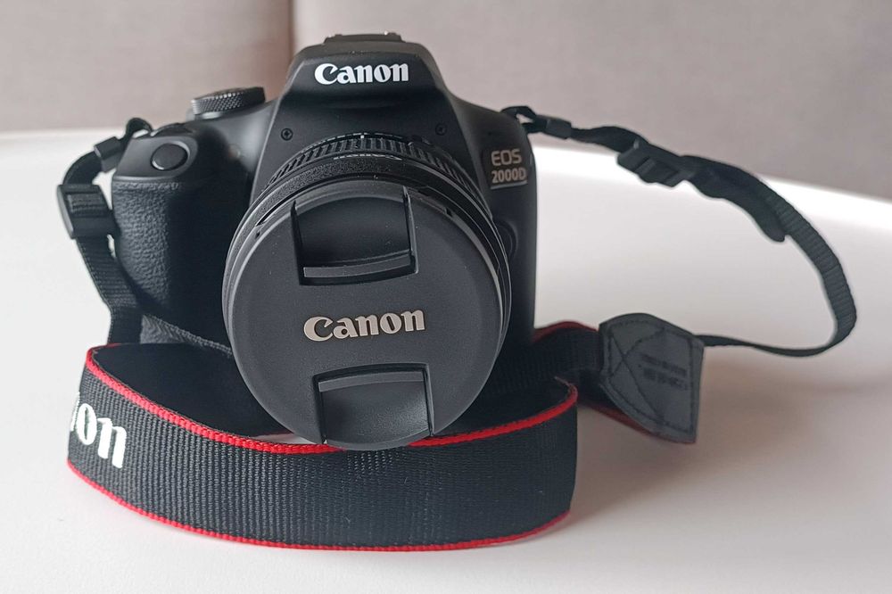 Aparat Canon EOS 2000D + obiektyw EF-S 18-55mm + torba. Stan idealny!