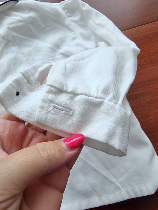 Camisa branca com botões e detalhes azuis escuros, 4 anos