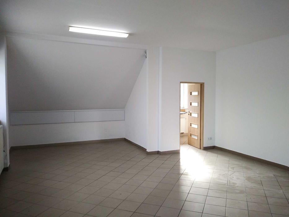 Lokal biurowo-usługowy (60 m2) - Brzesko przy rondzie