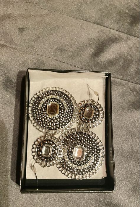 Brincos Avon novos