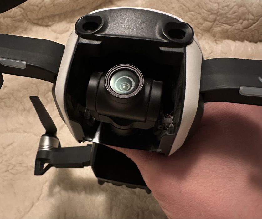 Квадрокоптер дрон DJI Mavic Air More Combo Arctic White