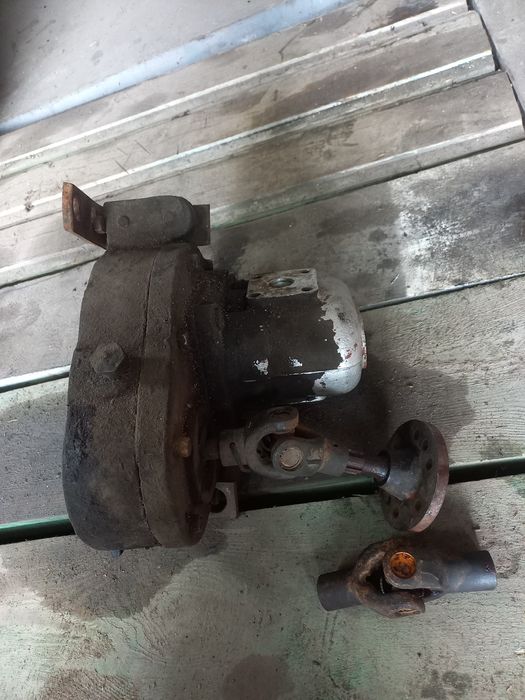 Продам привід з насосом від погружчика