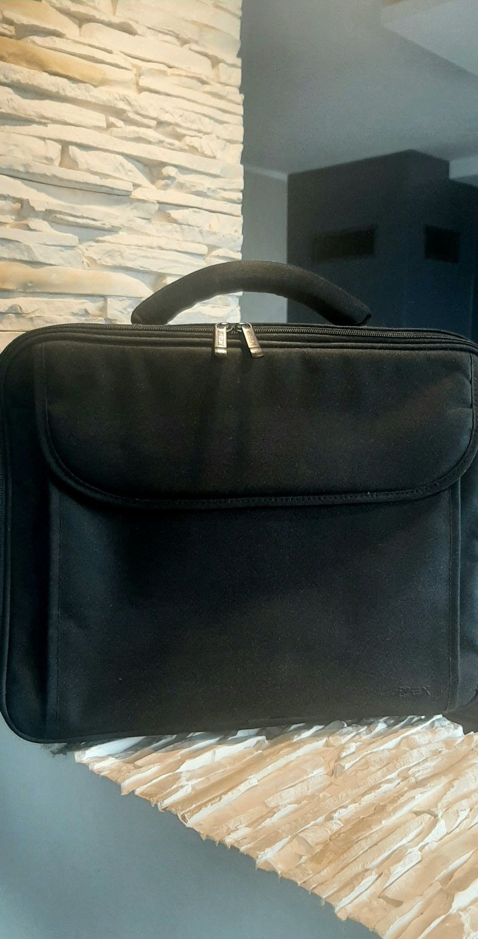 Nowa torba na laptopa