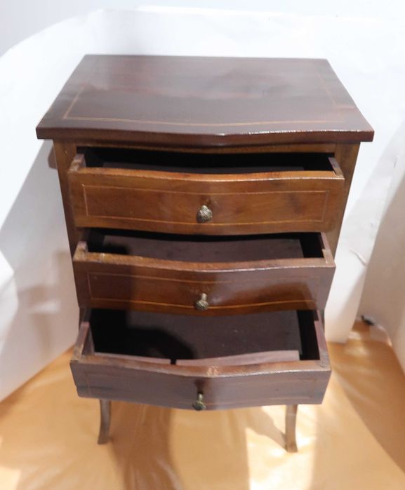 Mesa de apoio antiga estilo D. Luís XV