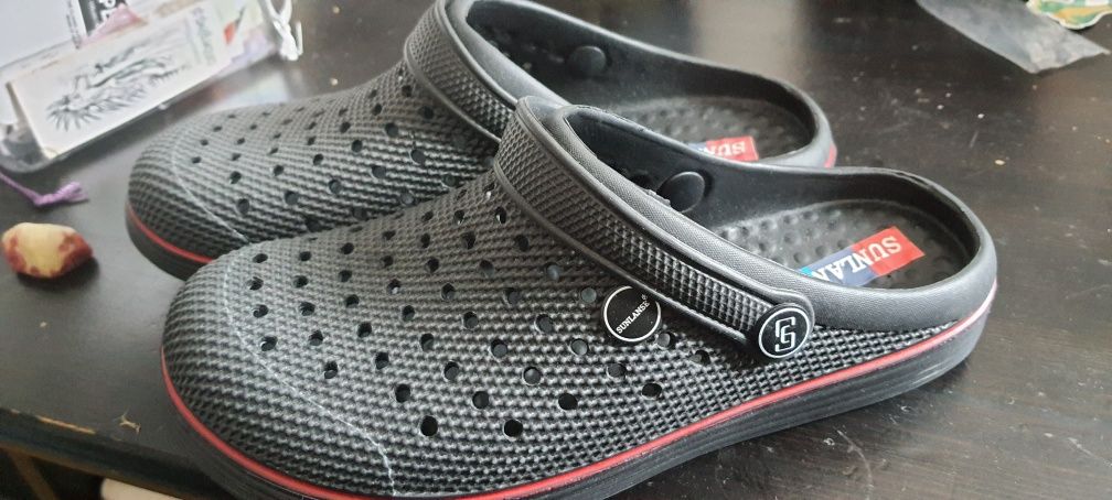 Klapki gumowe typu Crocs rozmiar 35/36 długość wkladki 22/23