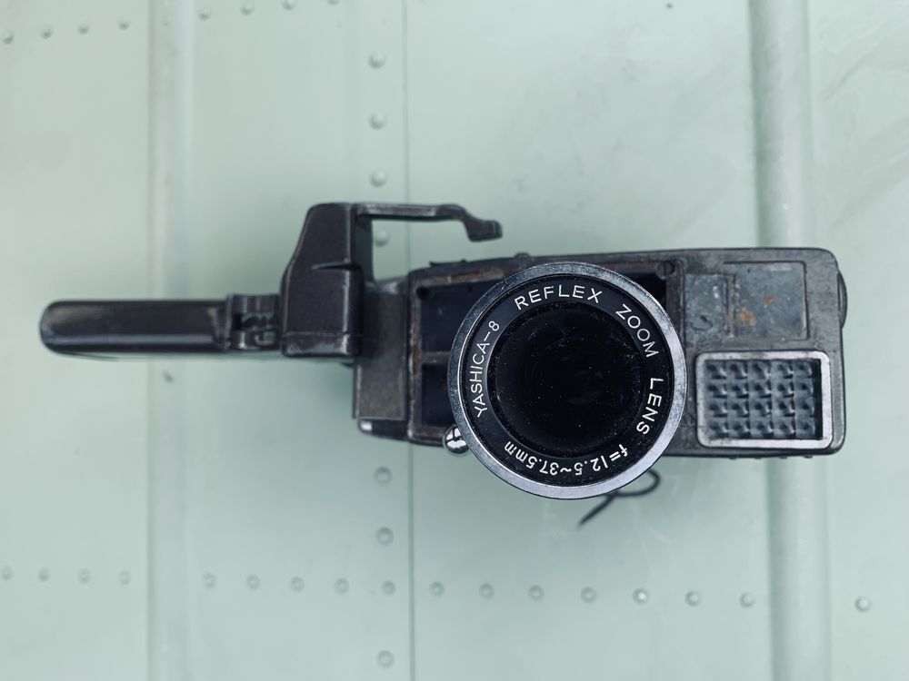 Zabytkowa kamera Yashica 8-E
