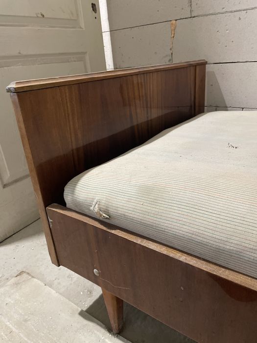 Ліжко деревʼяне