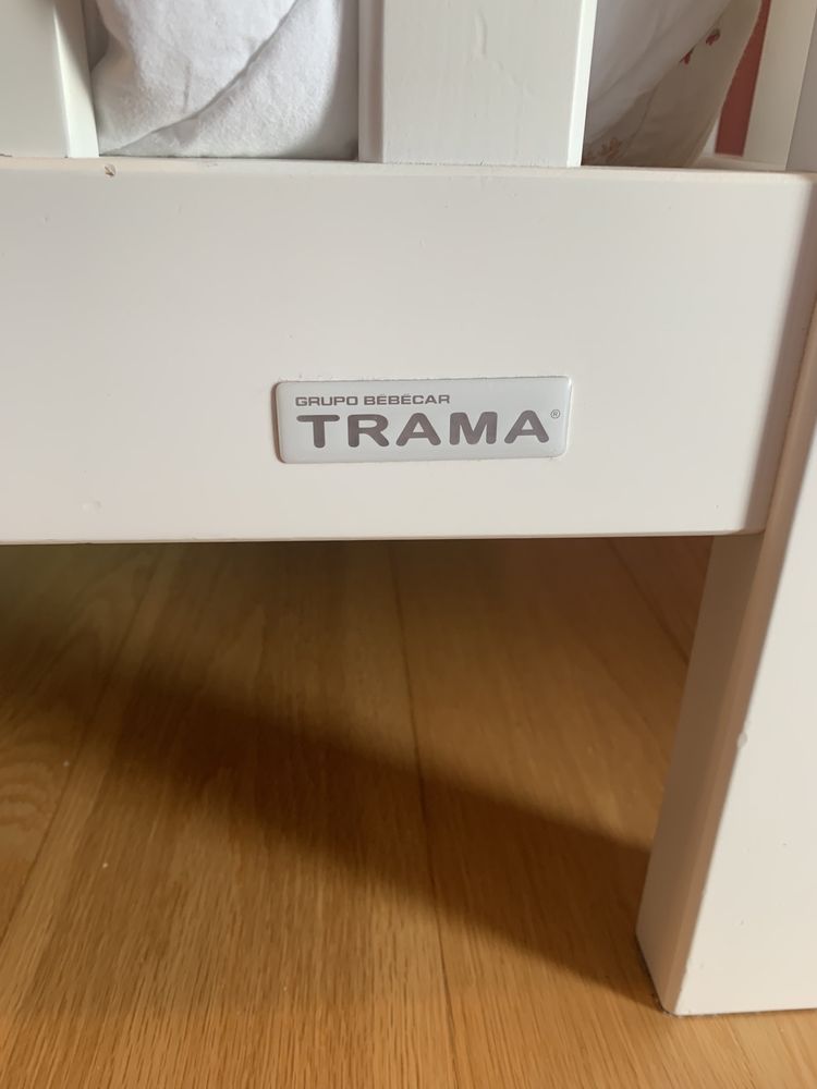 Vendo cama de grades branca da marca Trama