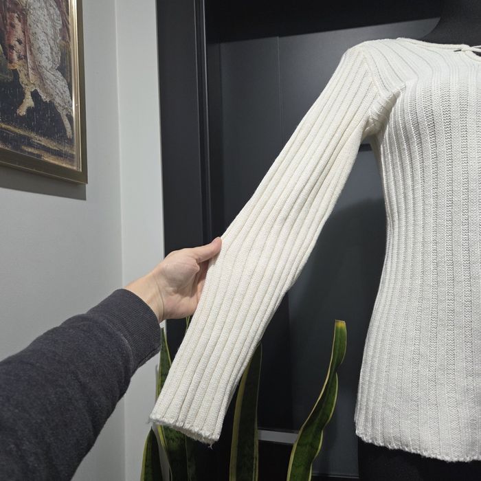 Śliczny sznurowany sweterek rozmiar M/38.