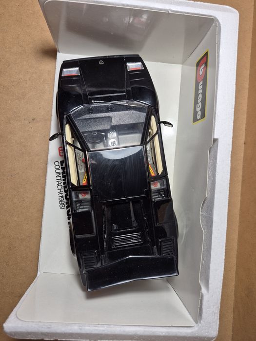 Model 1/18 lamborghini countach burago