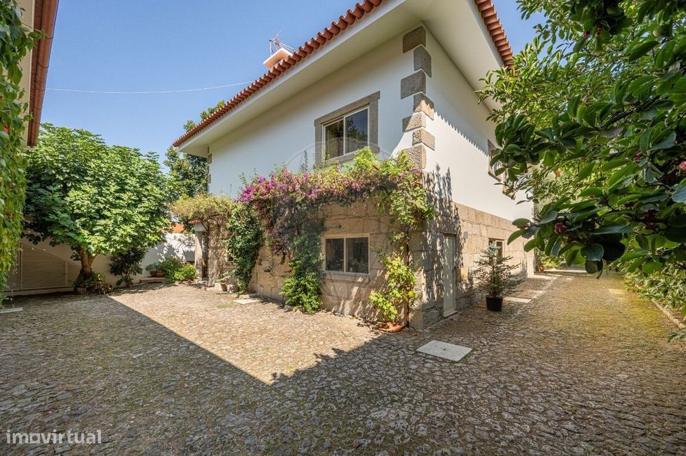 Moradia Individual T4 com piscina em Fraião, Braga!