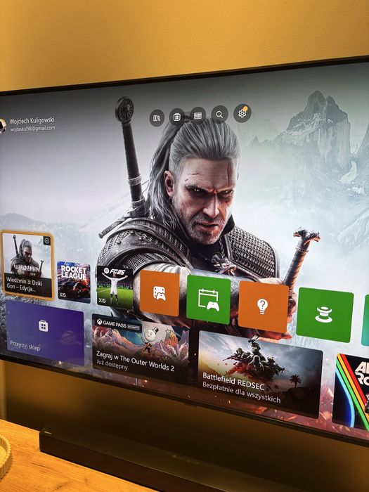 Konsola Xbox Series X + 2 pady