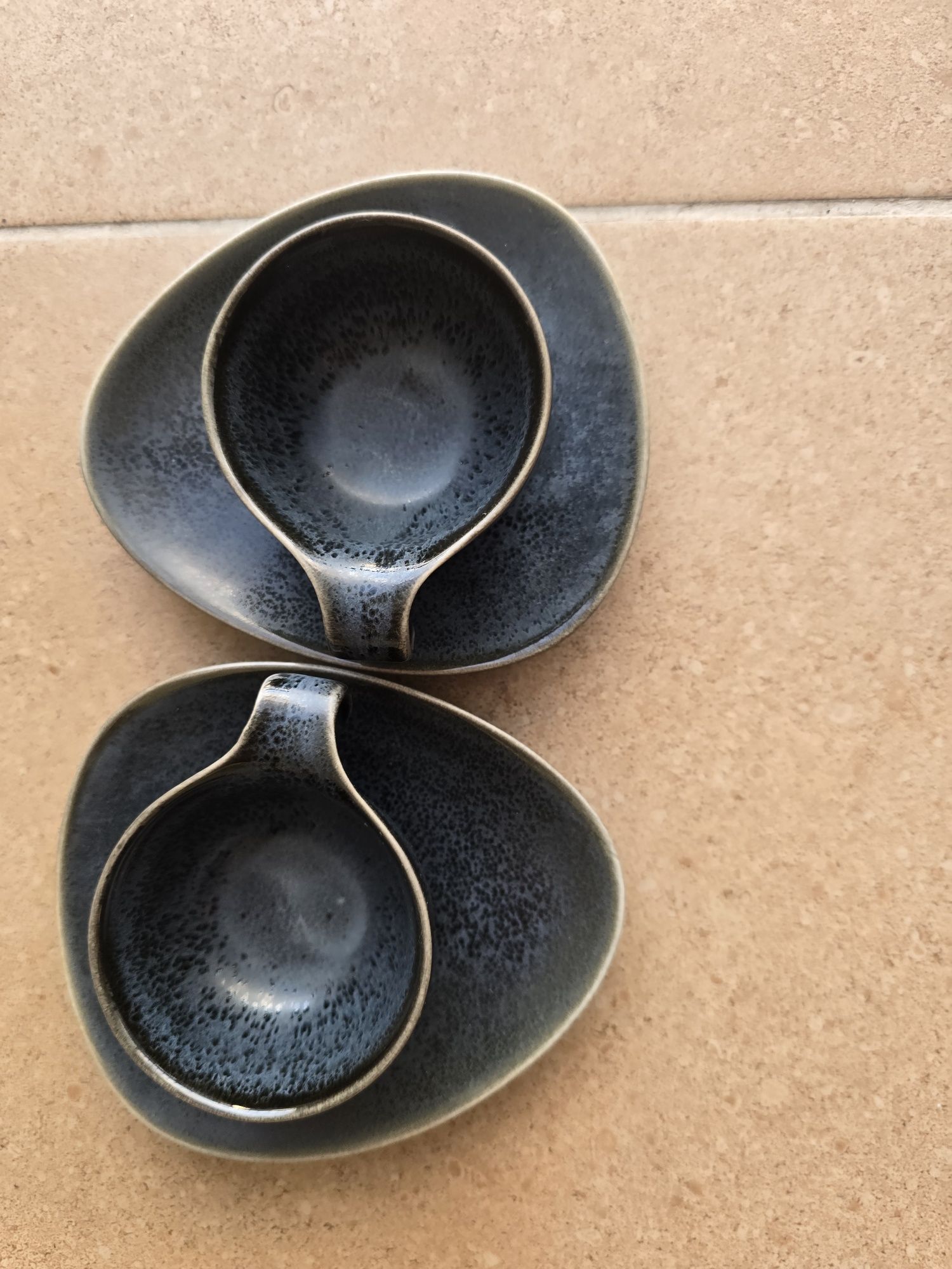Zestaw porcelanowych filiżanek Duka