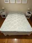 Estrado de cama + colchão (190cm por 160cm)