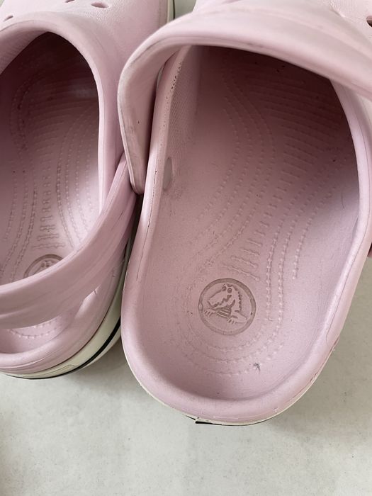 Klapki Crocs pudrowy róż dla dziewczynki
