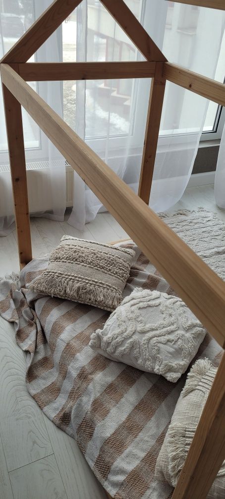 Łóżeczko domek drewniane z materacem