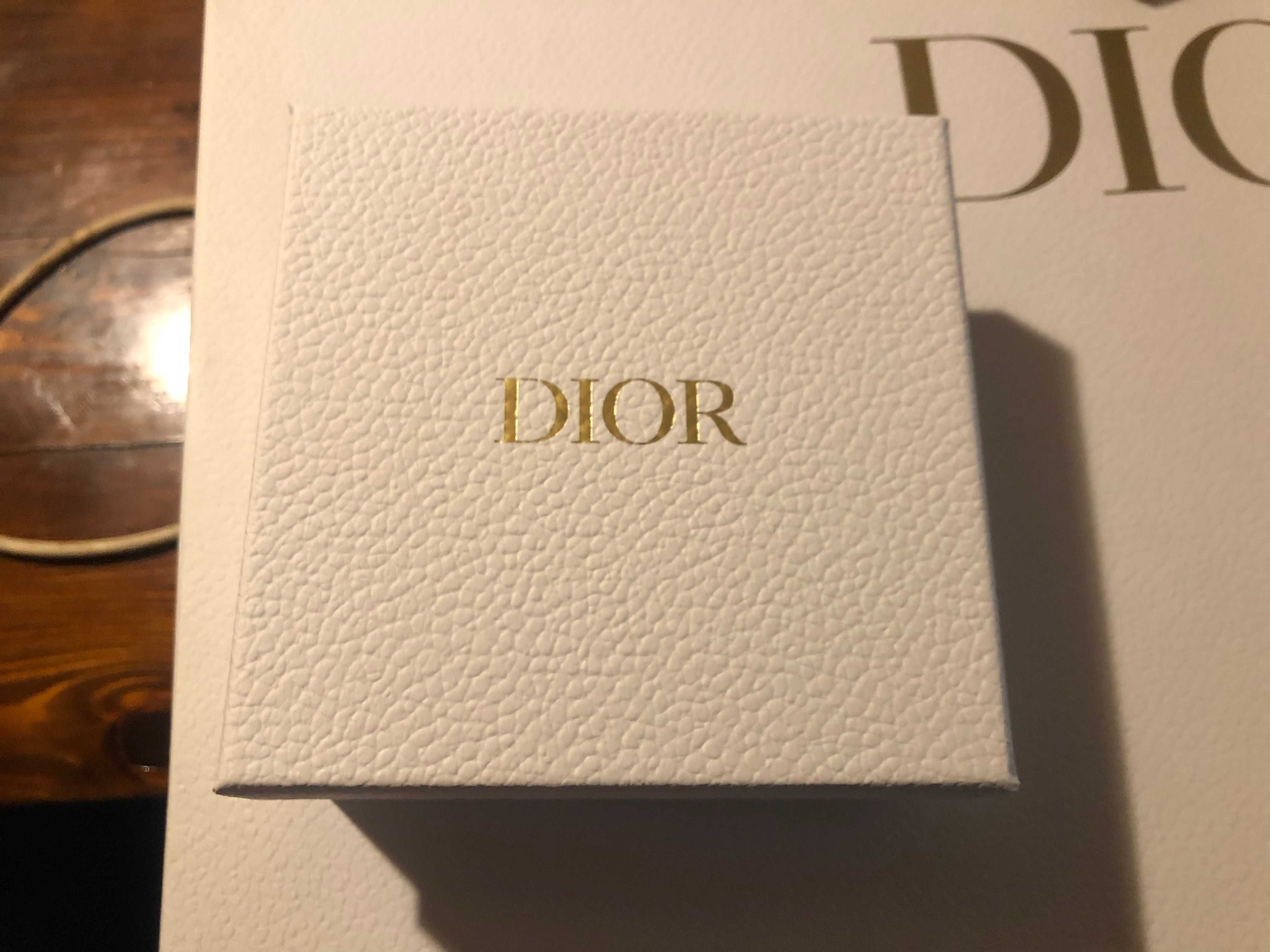 Piękne kartony firmy Dior