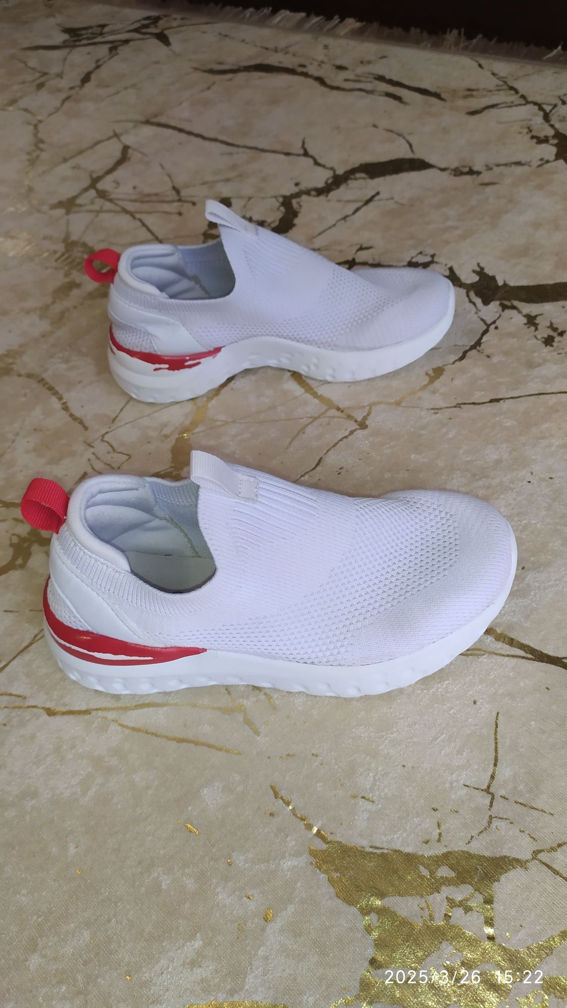 Buty dla dziecka białe wsuwane sneakersy, r.32,  Vty