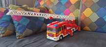 Playmobil pojazd straży pożarnej.