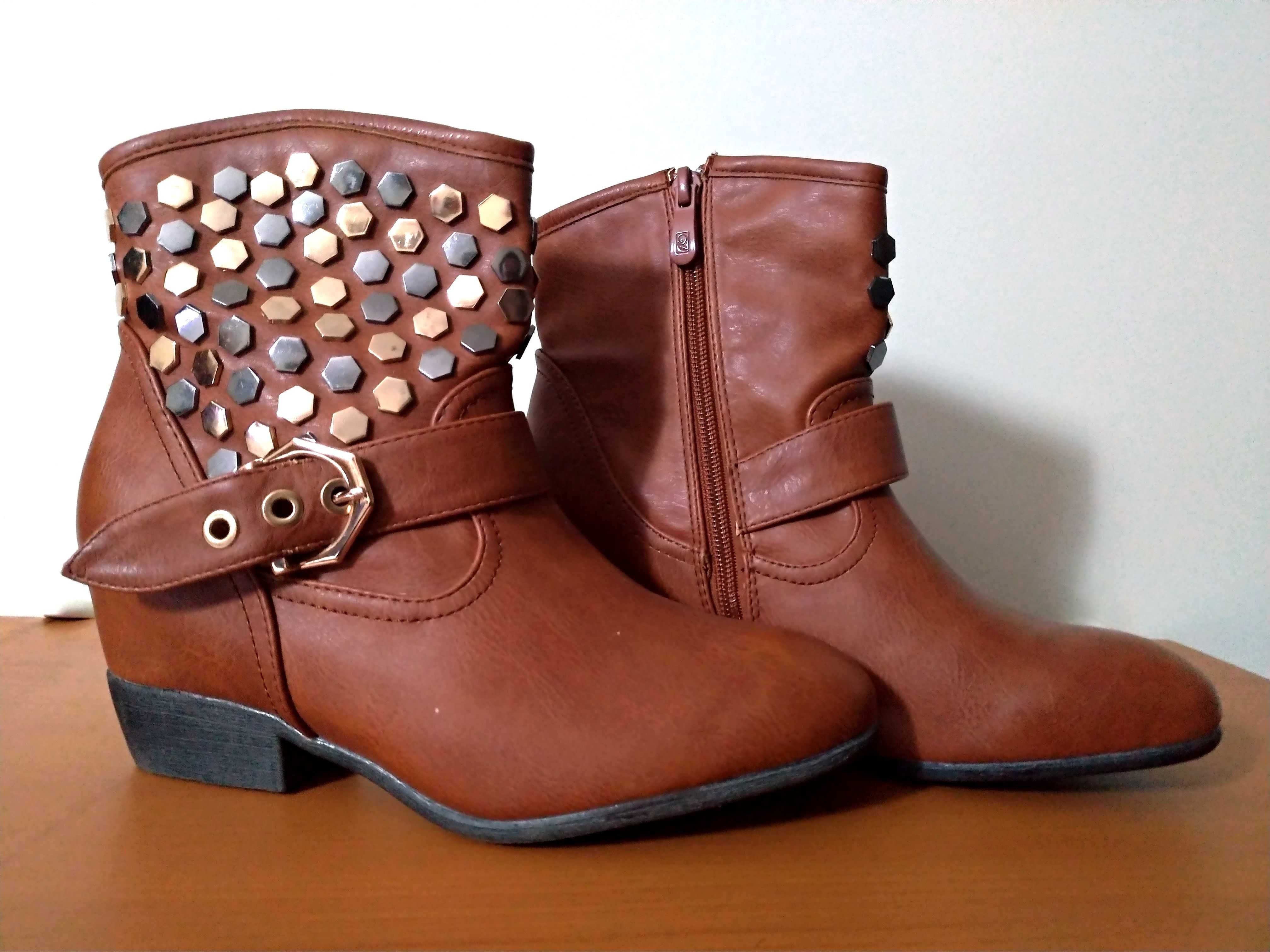 Botins Nº37 "Mizia Paris" Castanhos com Hexágonos em metal PVP: 19€