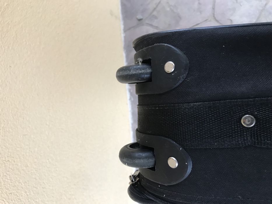 Валізка на колесах в хорошому стані