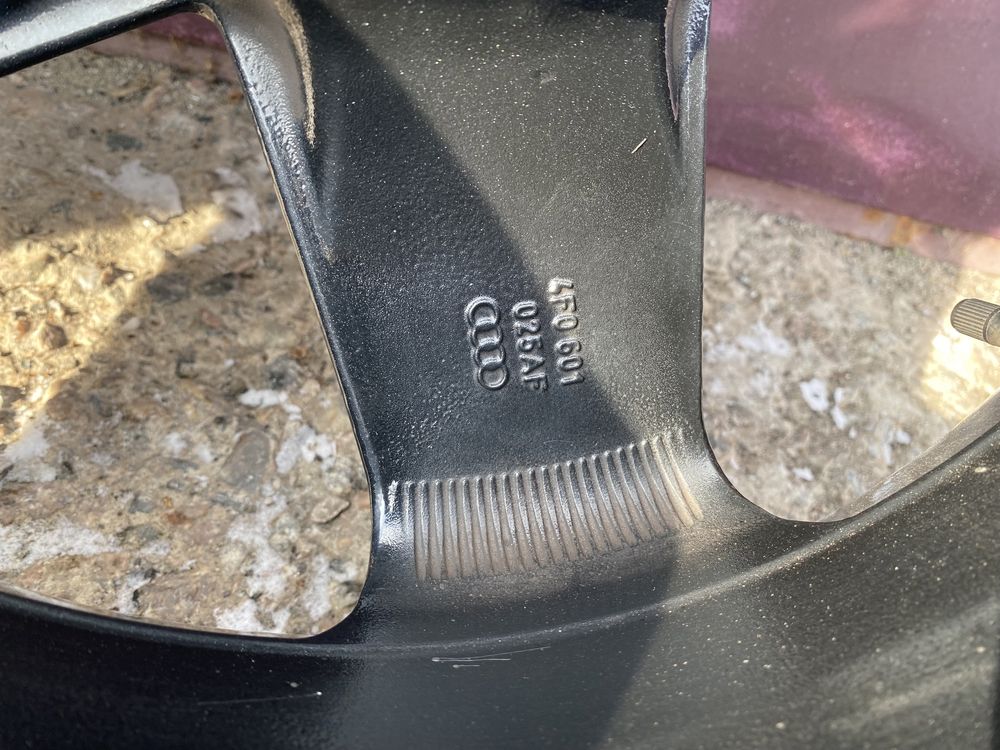 Продам диски Audi R17 с резиной 235/45/17