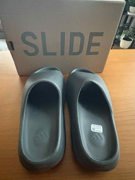 Adidas yeezy slide