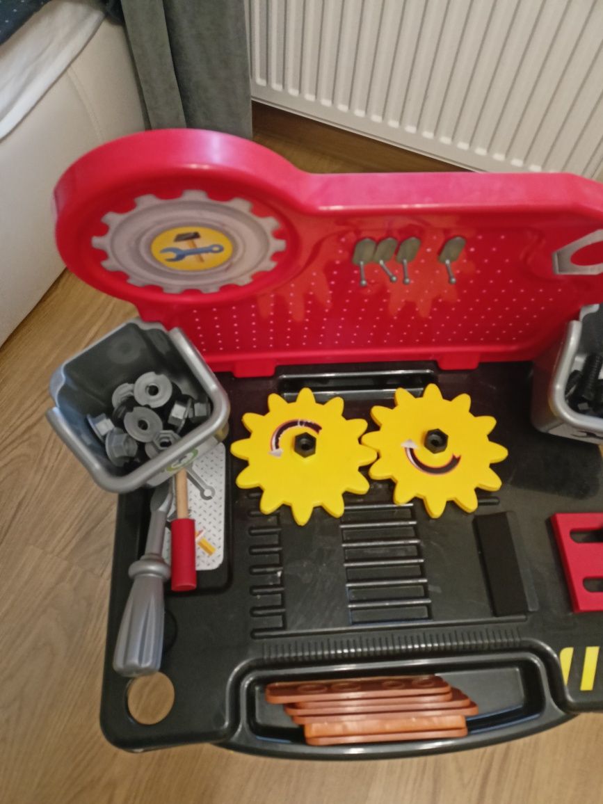 Warsztat z narzędziami dla dzieci