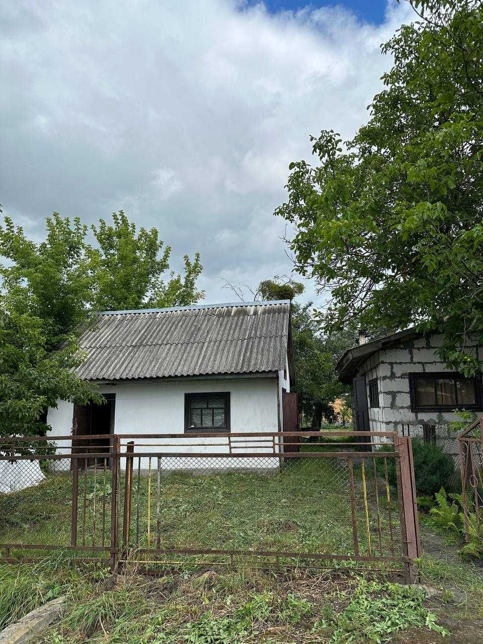 Продається частина будинку з прибудинковою територією.м.Сарни