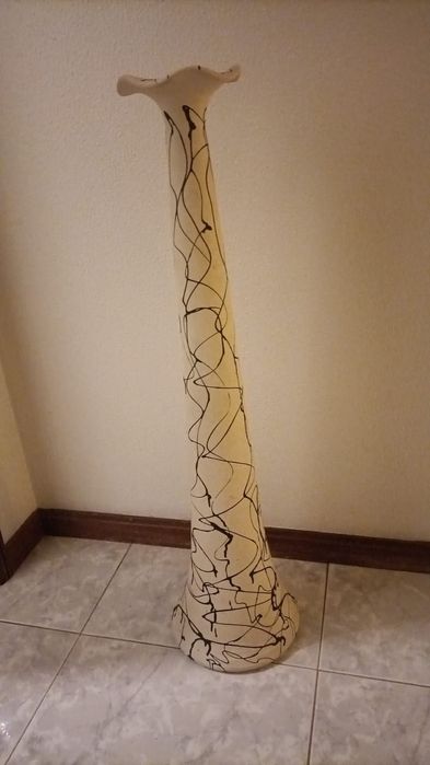 Jarra em bege e pretos altura 0.92 cm altura