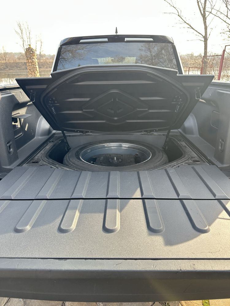 RIVIAN R1T Adventure