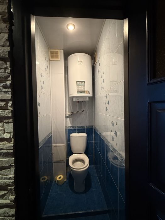 Продам 2-х кімнатну квартиру в центрі