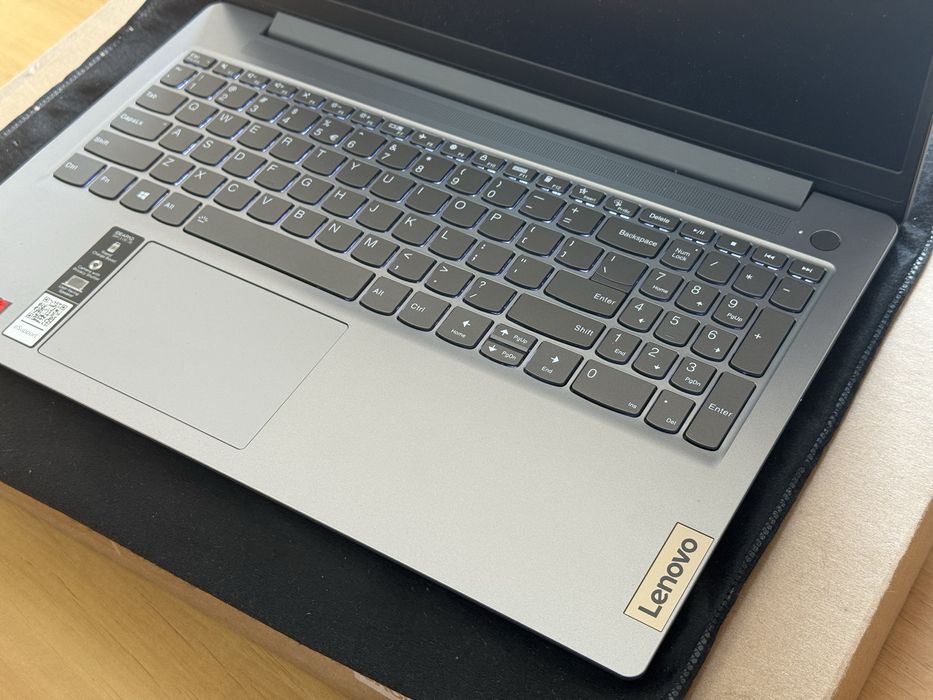 Laptop Lenovo IdeaPad Slim 3 | Ryzen 5 7520U 16GB