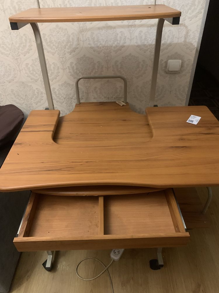 Стол компьютерный с полками