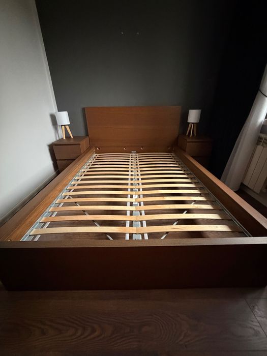 Łoże z szafkami nocnymi