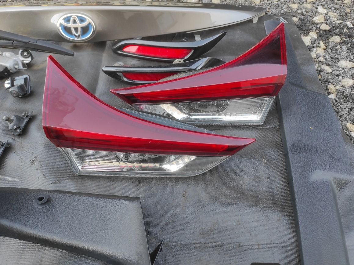Toyota Auris części klapy i zderzaka tył