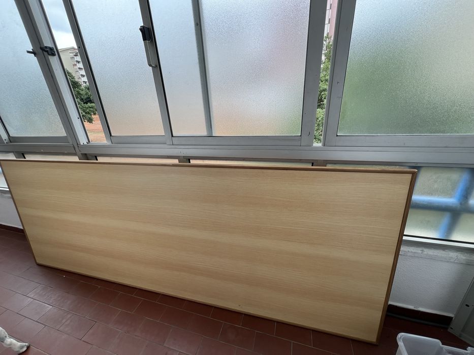 Mesa de madeira retangular