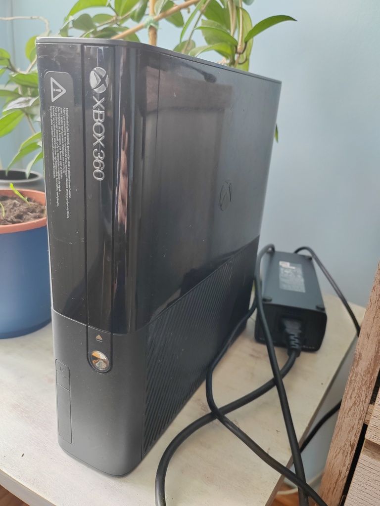 Xbox 360 e 500GB WYMIANA