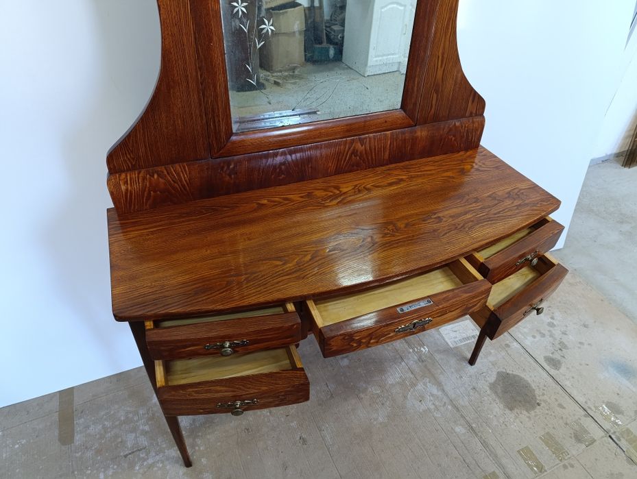 Odnowiona Zabytkowa toaletka z ruchomym lustrem