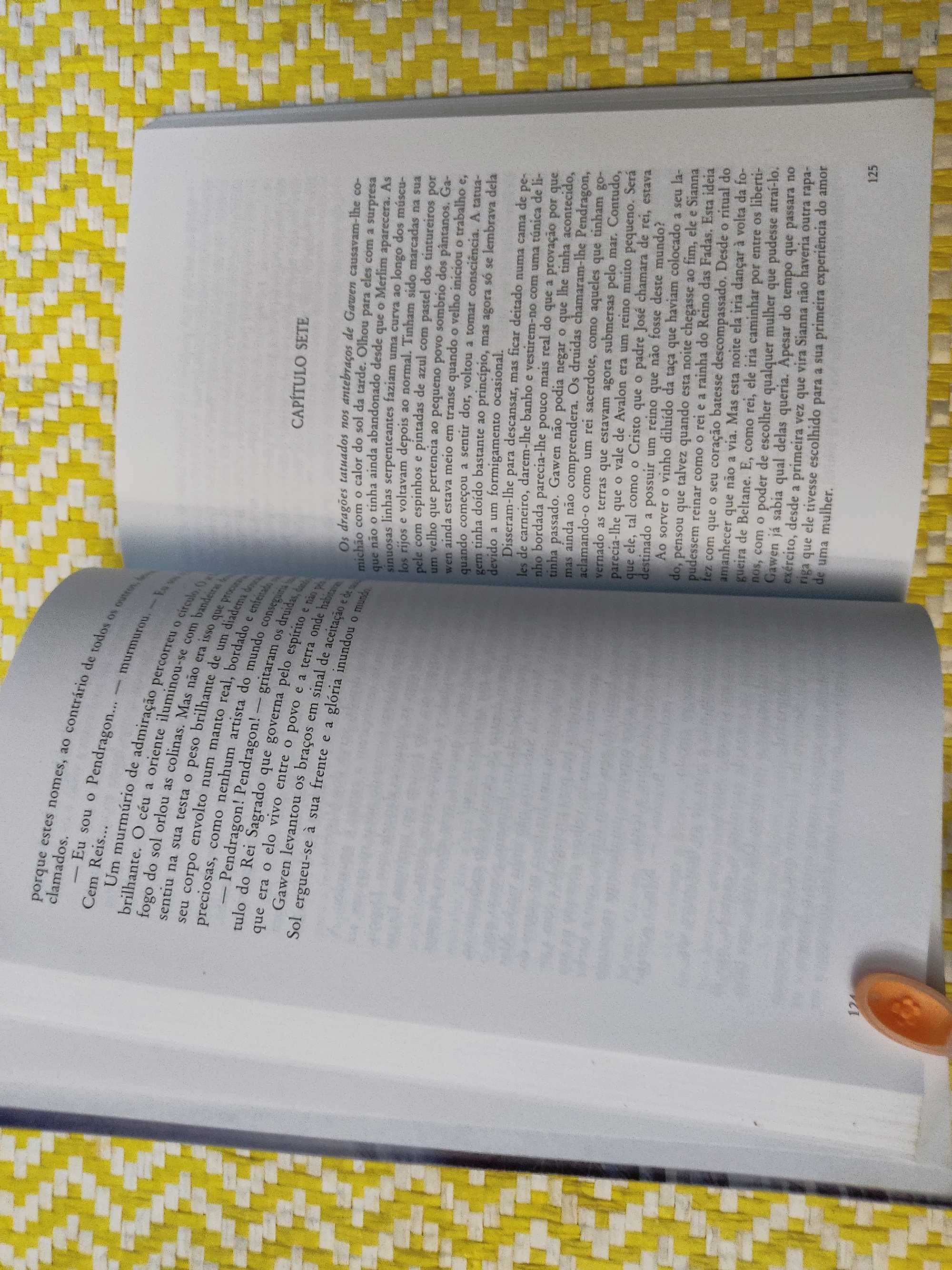 A SENHORA DE AVALON – 
Marion Zimmer Bradley