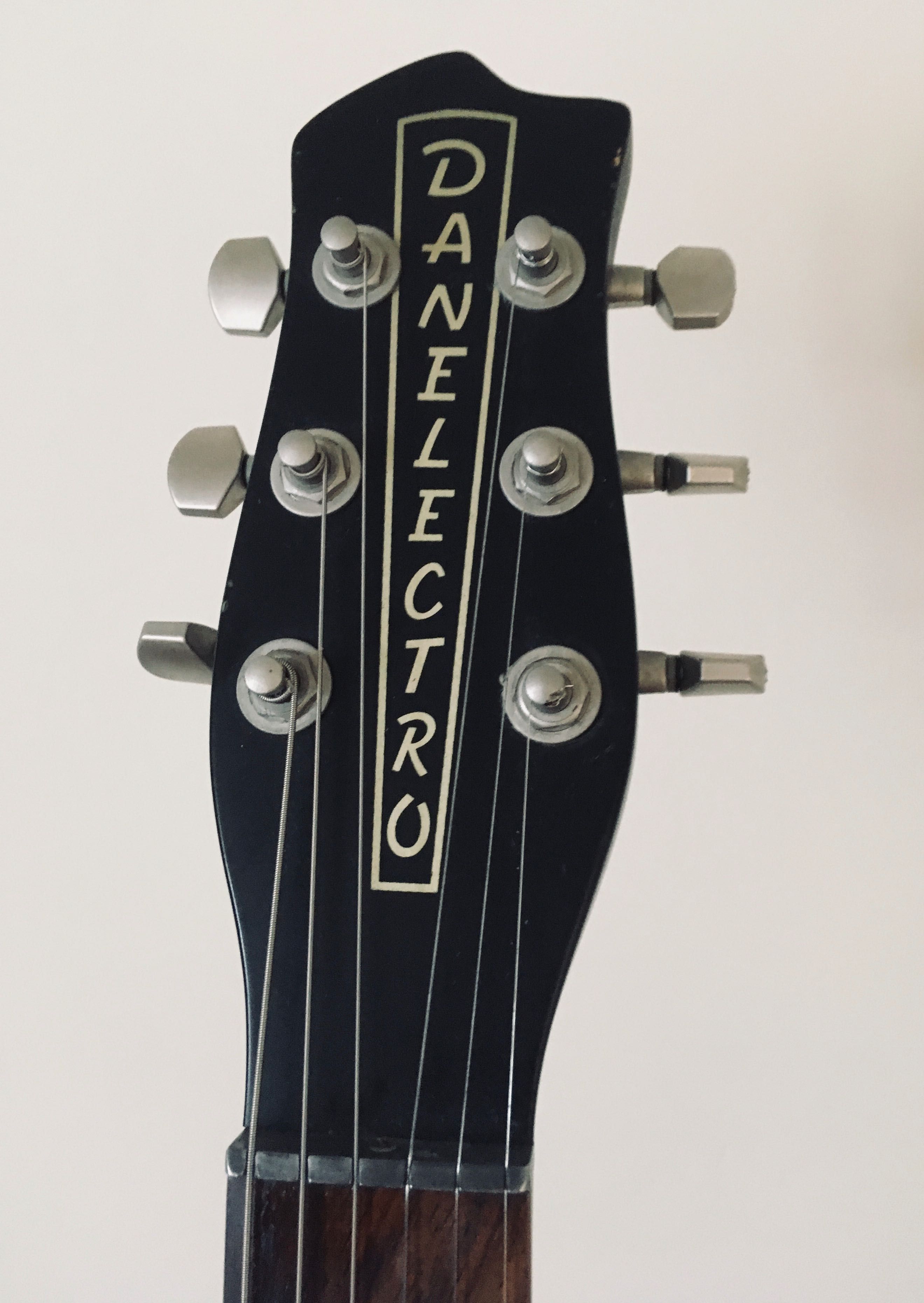 Danelectro Dano Pro reissue
