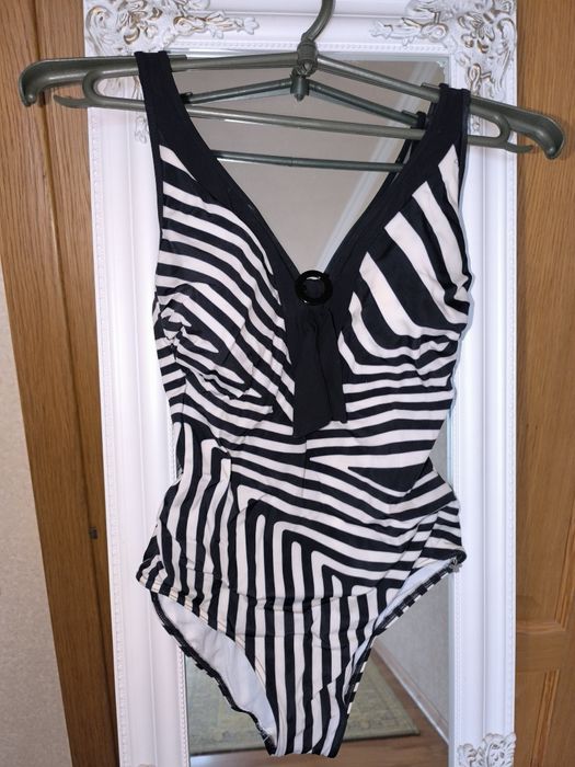 продам купальник чорно-білий