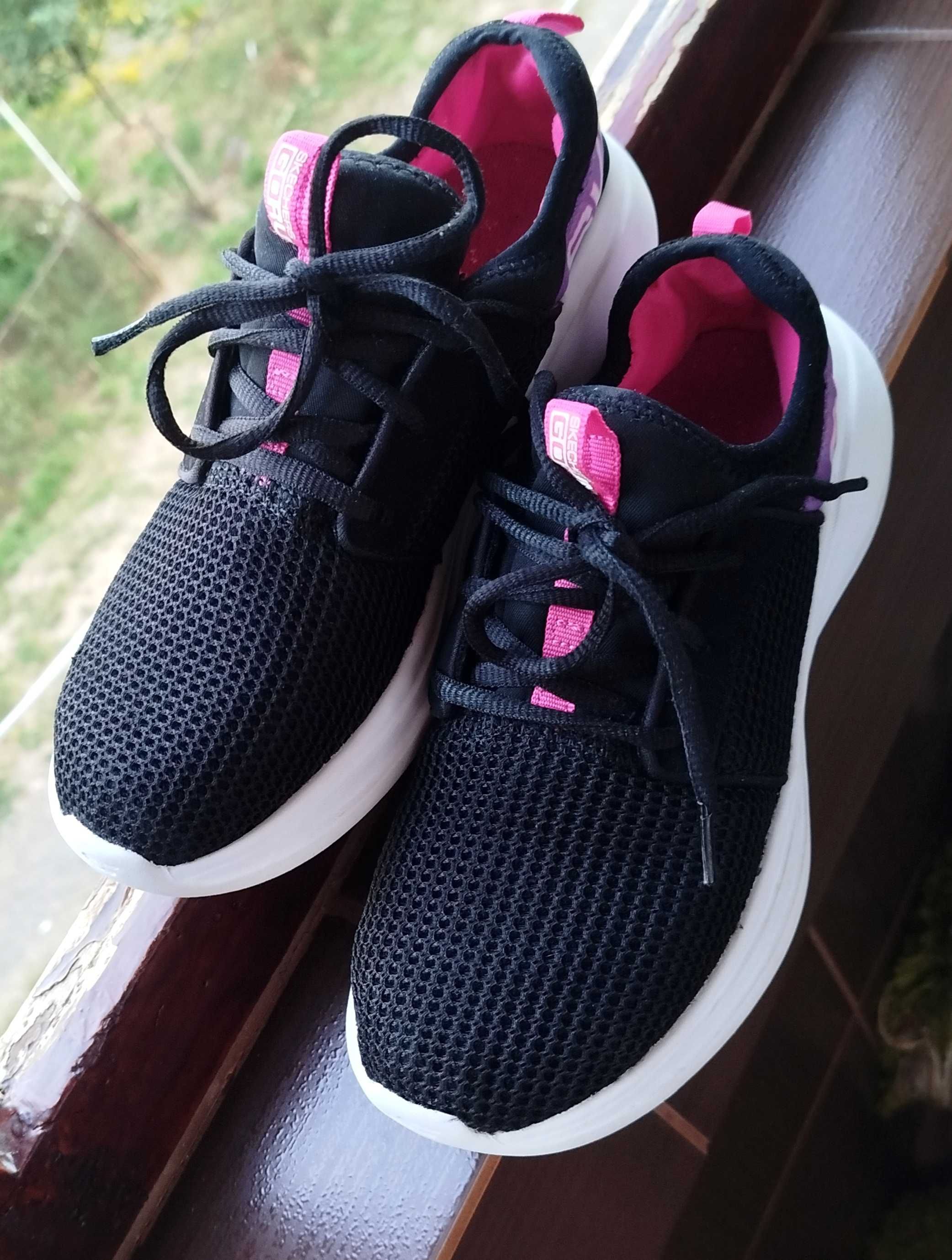 Кроссовки Оригінал Skechers GoRun Дихаючі Мякі для бігу 36р, 23см.