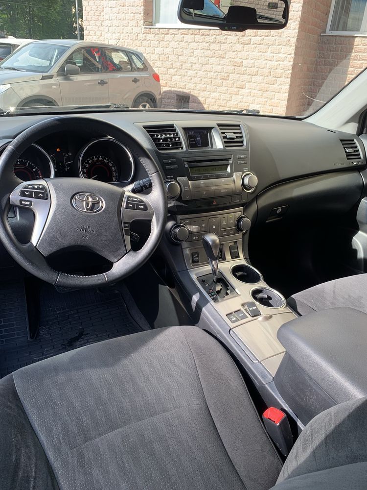 Toyota Highlander 2012 AWD XLE