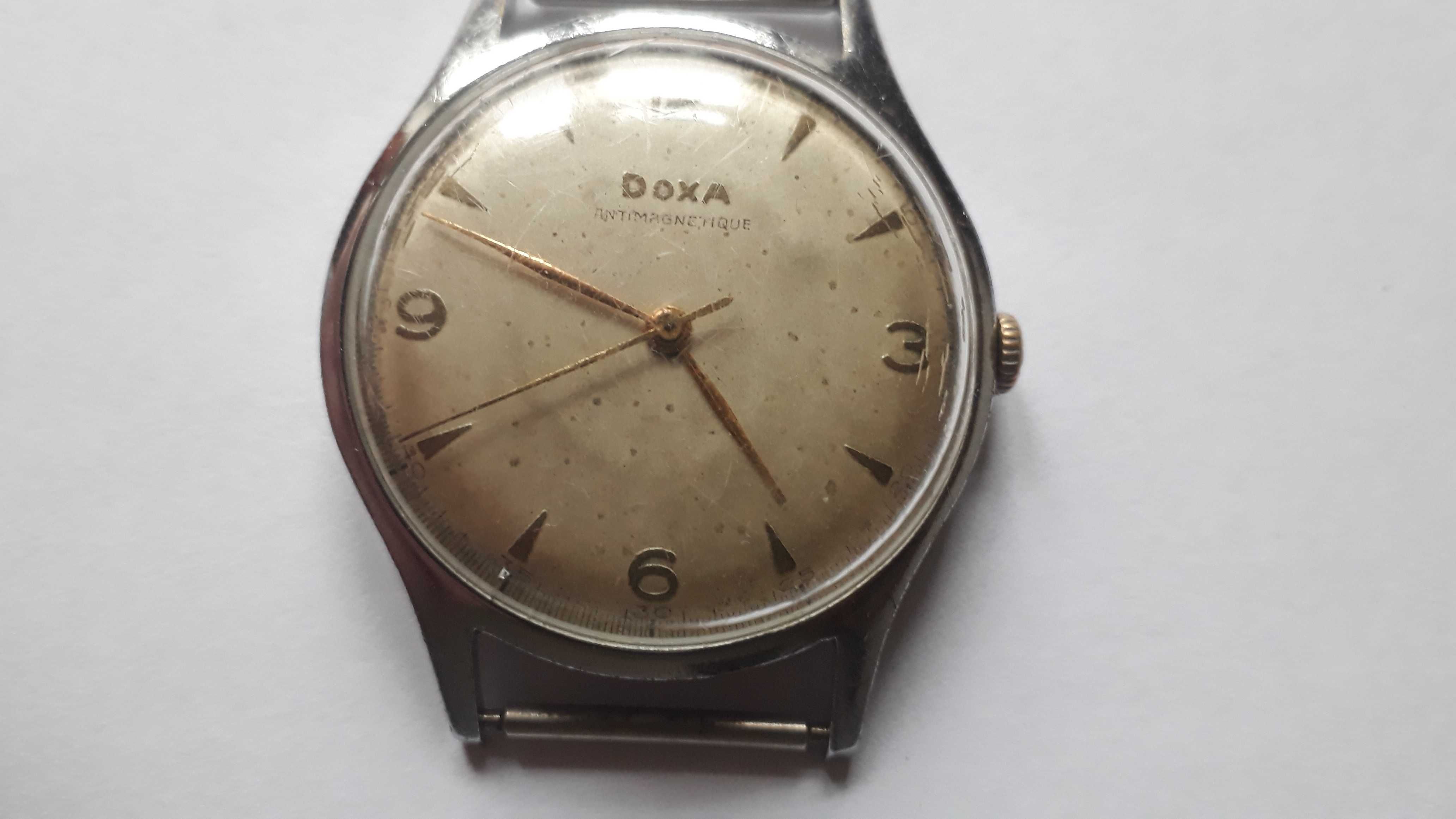 Швейцарские механические часы DOXA antimagnetic